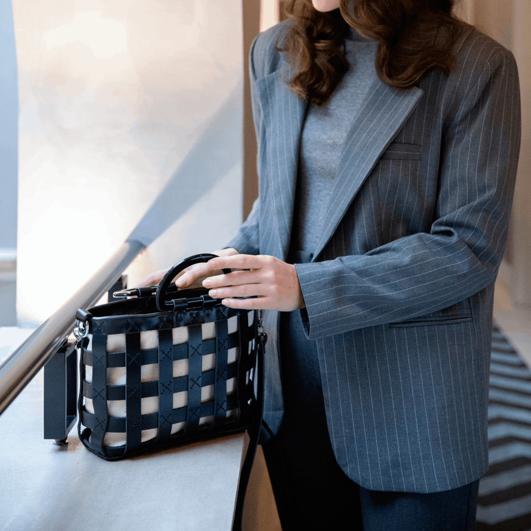 Siyah Deri Sepet Çanta