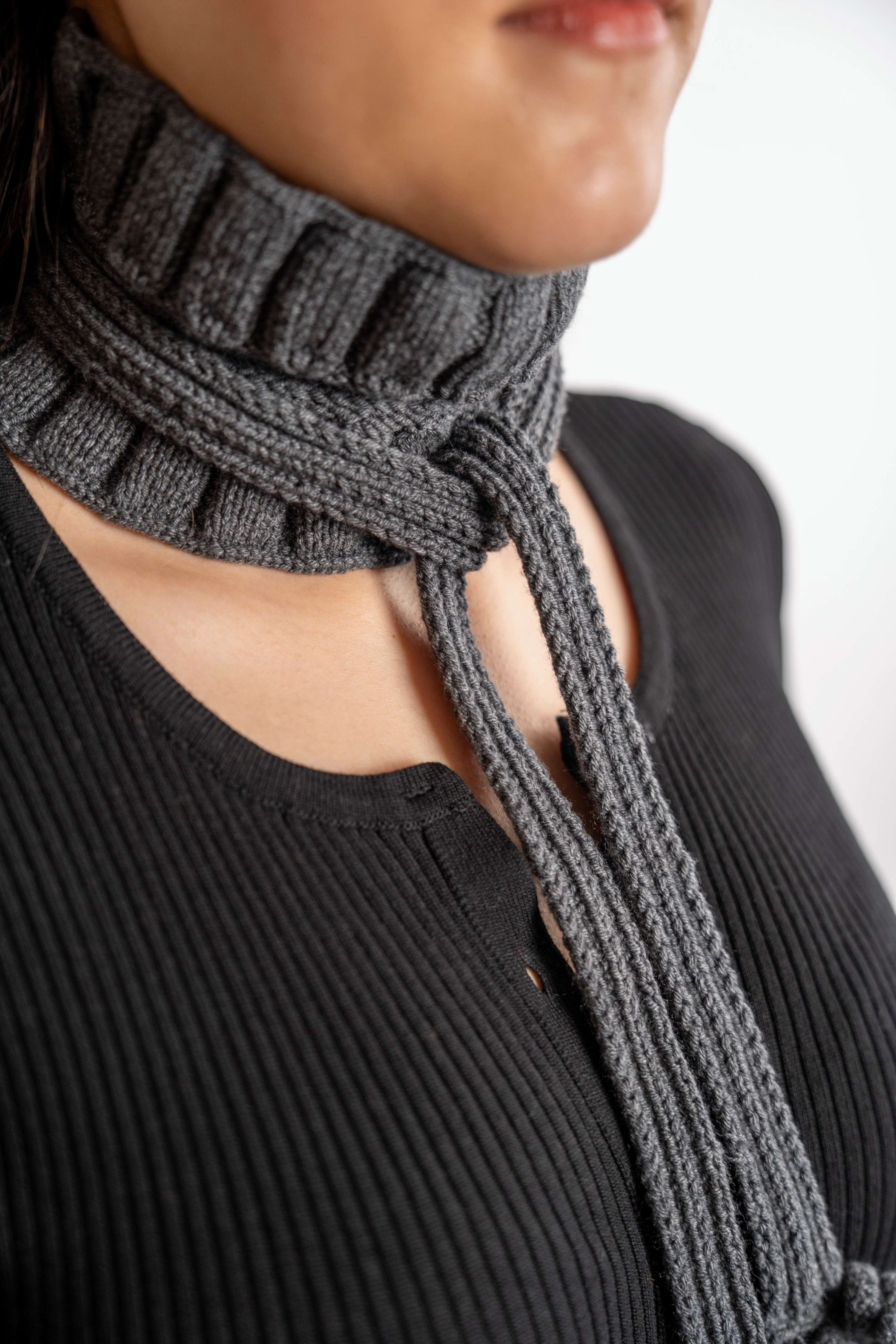 Antrasit Bağcıklı Atkı